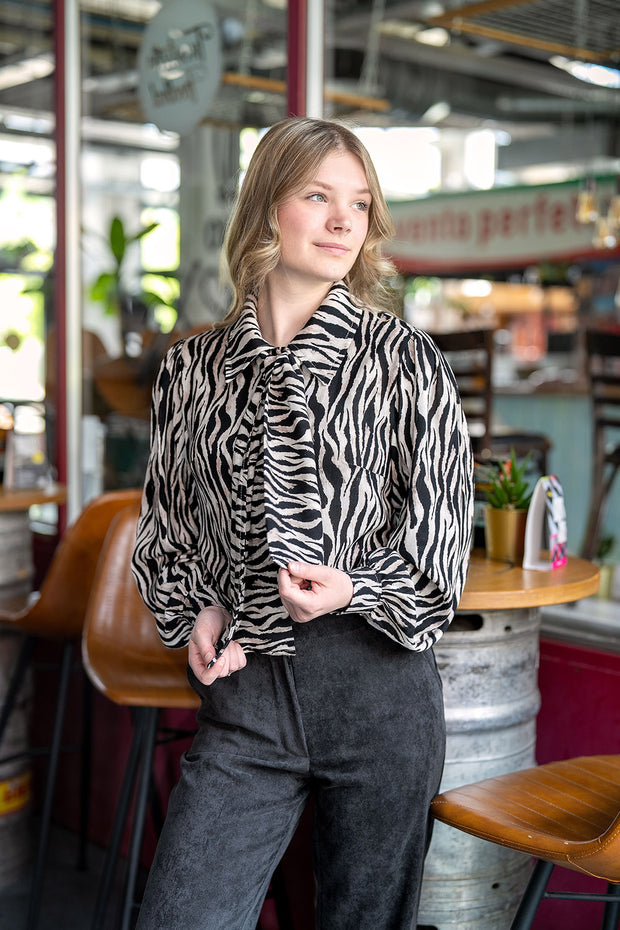 Borken Crepe fabric Abstract Black